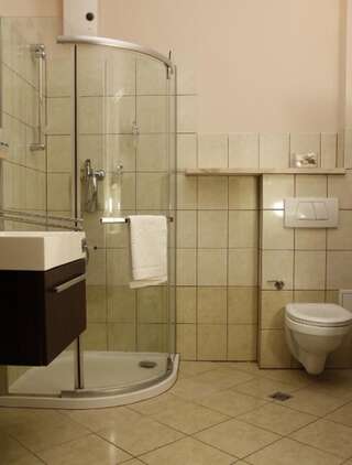 Хостелы SWEET HOME Węglarska ROOMS Гданьск Стандартный двухместный номер с 1 кроватью и общей ванной комнатой-4